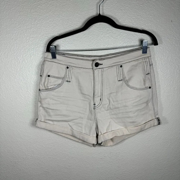 Urban Outfitters BDG High Rise Rolled Cuffed Hem Cream Shorts 3" inseam Size 28 - Picture 2 of 11